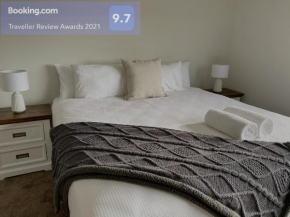 Luxury 3BR Home with KING Bed Metung